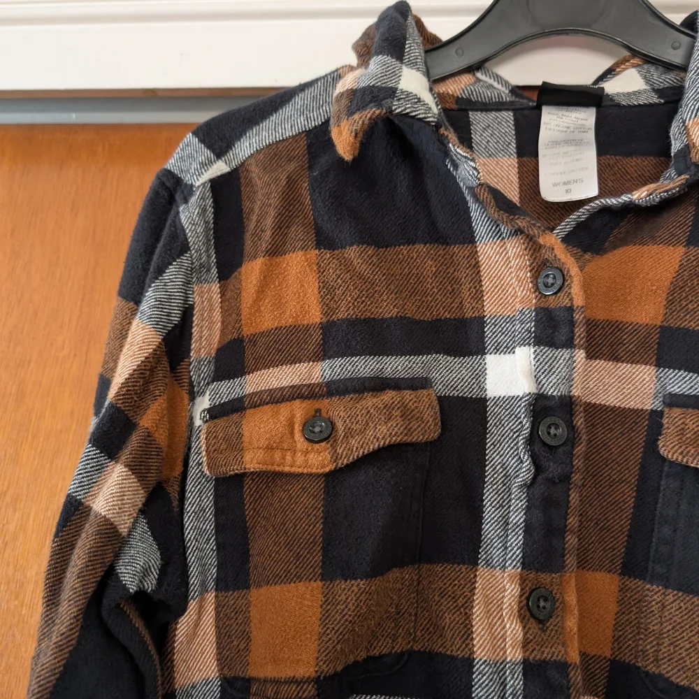 Patagonia Women's Organic Cotton Black and Brown Plaid Shirt Jacket - Picture 4 of 7